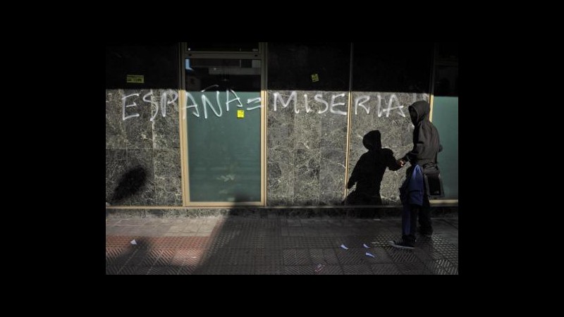 Spagna, disoccupati sfiorano quota 5 mln a gennaio