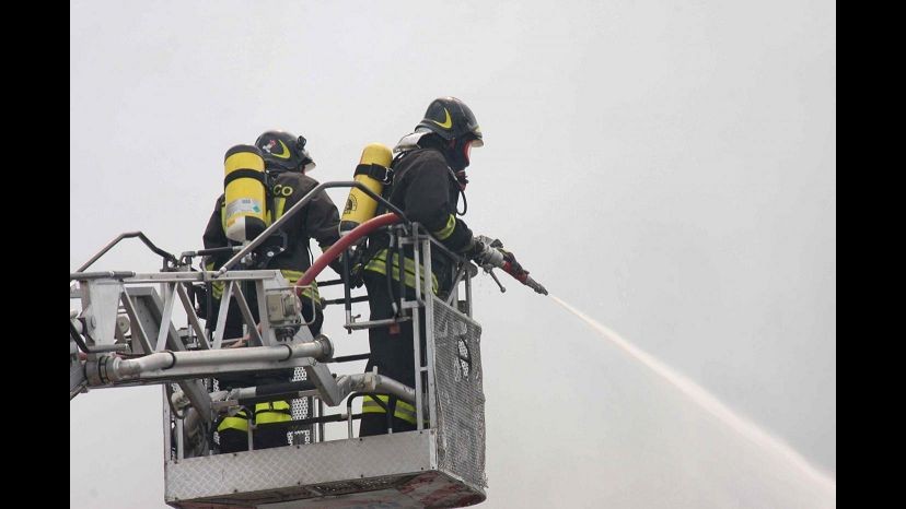 Lodi, incendio in cascina: muoiono una donna e i suoi tre figli