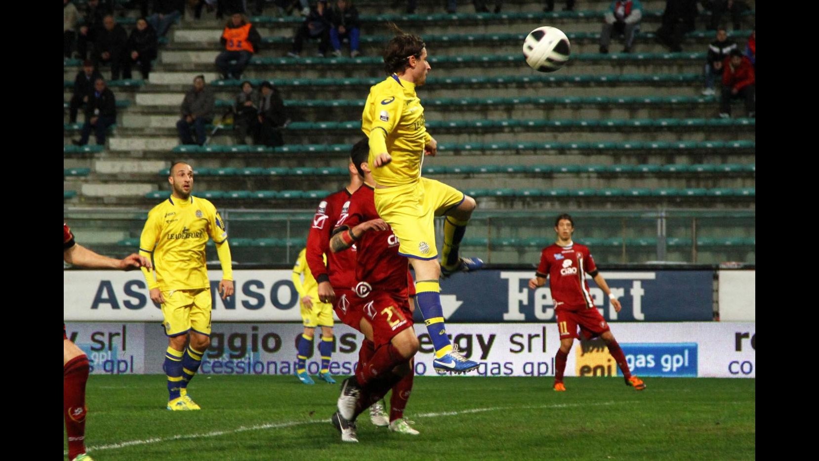 Serie B, Comi risponde a Cacia: Reggina-Verona 1-1