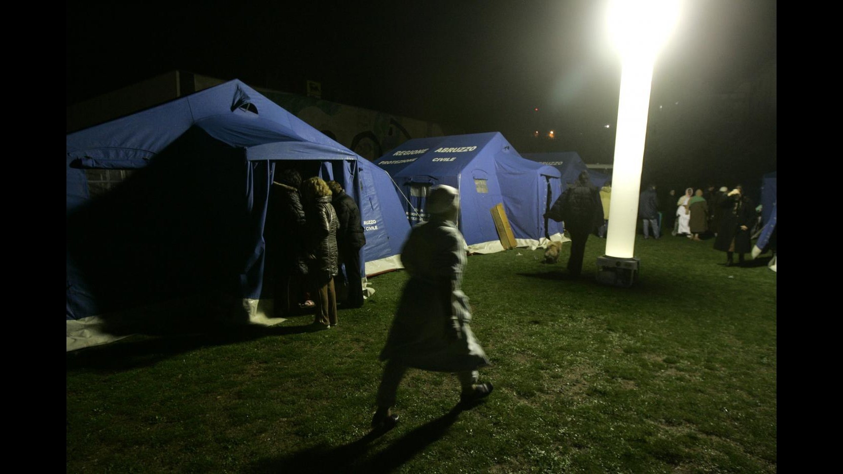 Garfagnana, centinaia in strada nella notte per allarme, ma è polemica