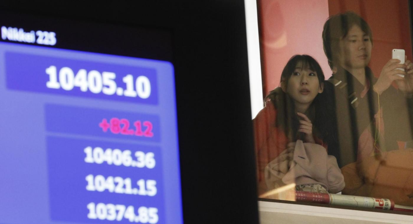 Borsa, Tokyo chiude ancora in crescita: Nikkei +0.47%, record dal 2010