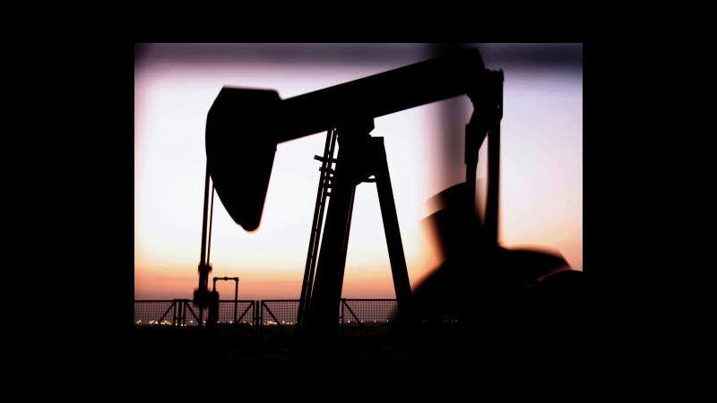 Petrolio cala in Asia a 97,63 dollari in scia a frenata Pil Usa