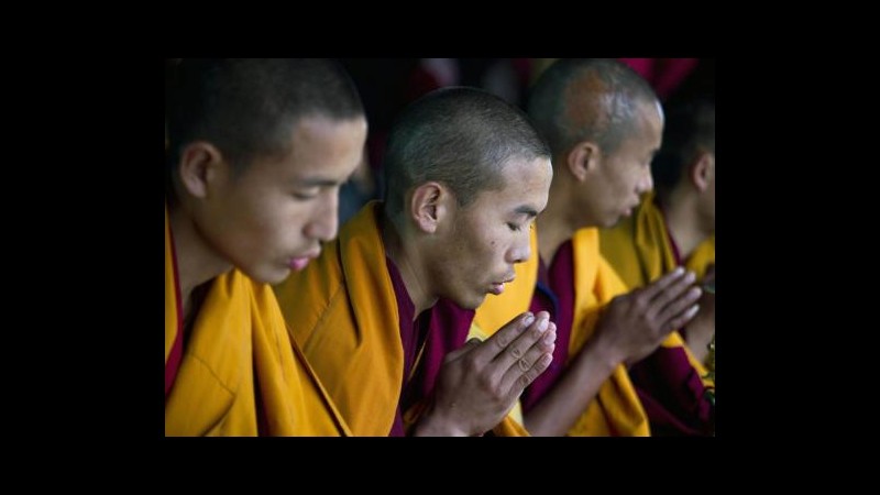 Cina, 2 tibetani condannati per aver incitato 8 persone a darsi fuoco