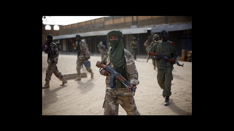 Mali, franco-maliani controllano aeroporto Kidal, truppe in città