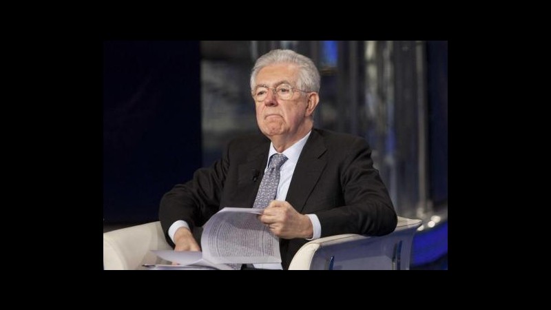 Monti tira fuori il cartello al Tg5: Ecco la crescita che vi prometto