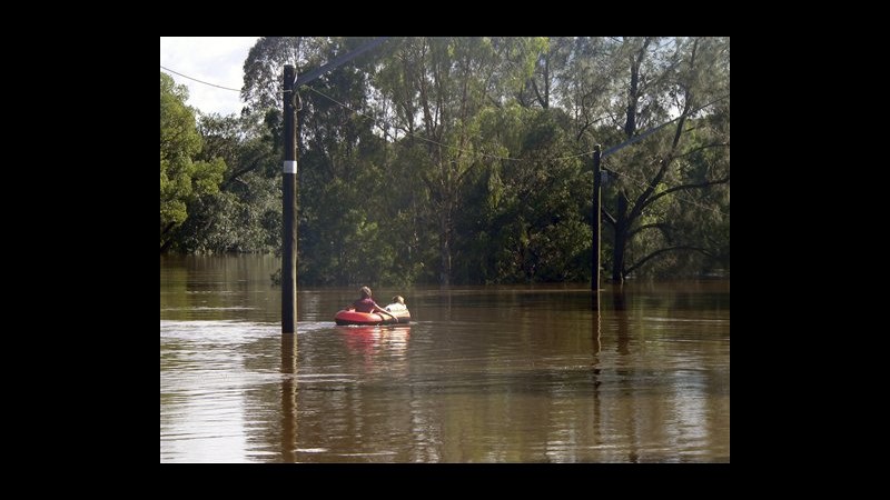 Australia, salgono a 4 le vittime delle alluvioni: 1.500 evacuati