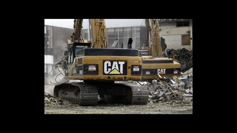 Caterpillar, utile IV trimestre dimezzato a 697 mln dollari