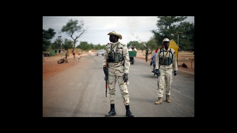 Mali, a Timbuctù rogo libri antichi, forze franco-maliane alle porte