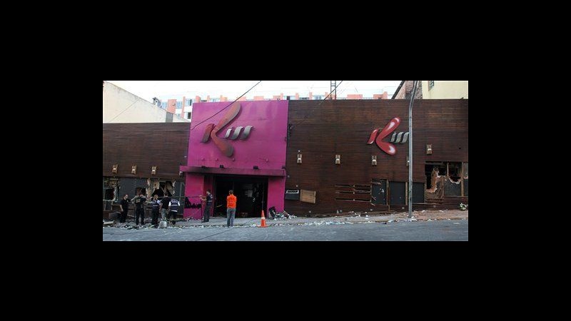 Brasile, 3 arresti per rogo discoteca. Oggi funerali vittime