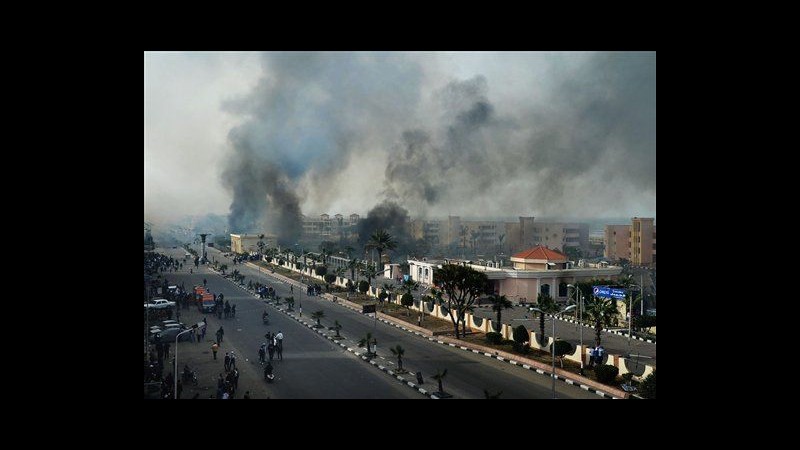 Egitto, ancora morti a Port Said, Morsi dichiara stato d’emergenza