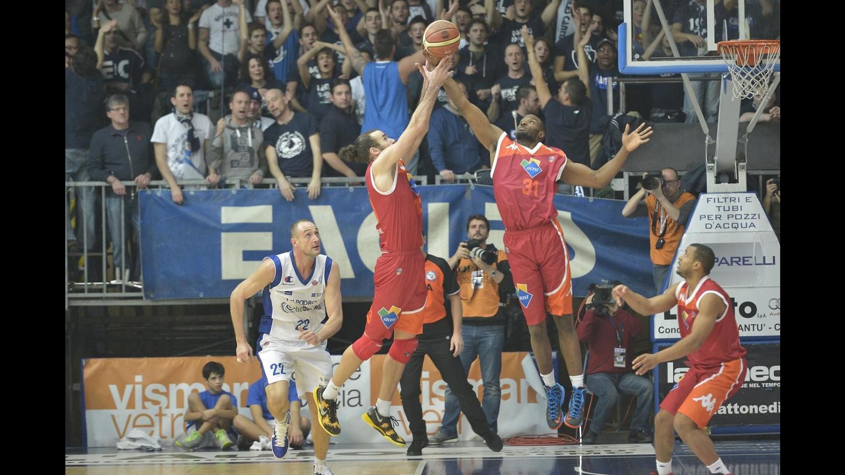 Basket, Serie A: Varese espugna Avellino, colpo Roma a Cantù ok Milano