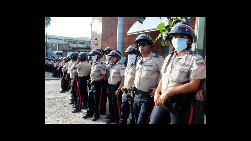 Venezuela, evacuato carcere dopo rivolta venerdì, bilancio 61 morti