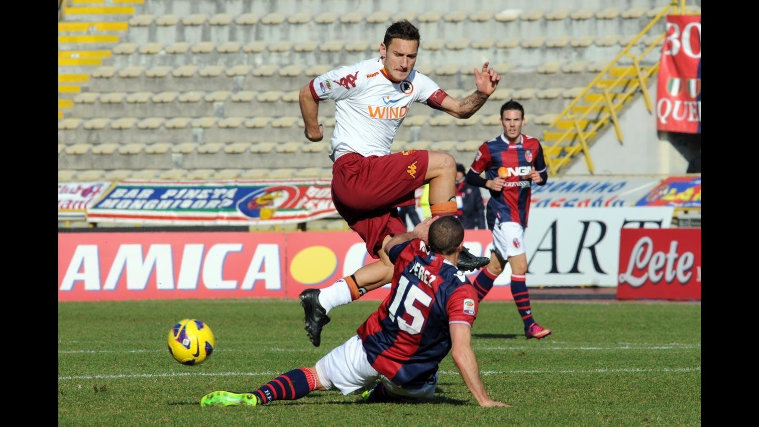 Gol ed errori, tra Bologna e Roma pari spettacolo: 3-3