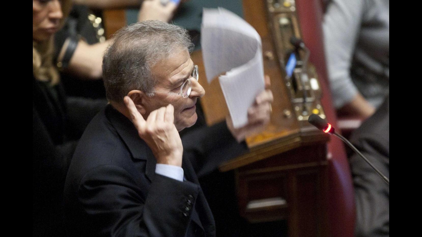 Cicchitto (Pdl): Centro Monti asfittico, velleitario avvicinarsi a noi