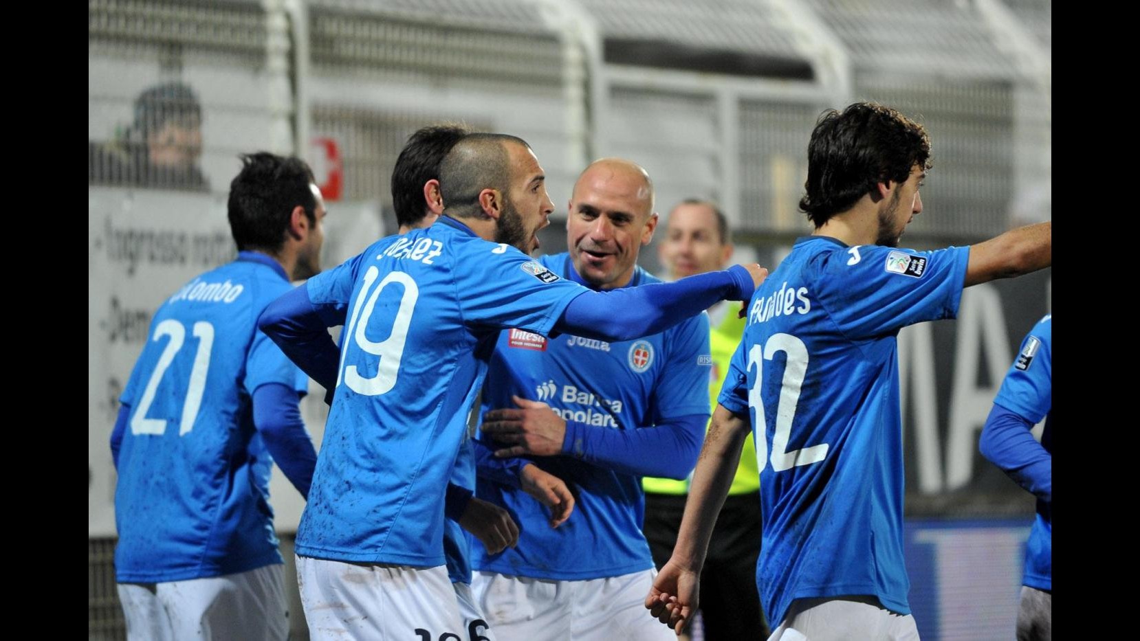 Serie B, Novara a valanga sullo Spezia: 6-0 con Guarna disastroso