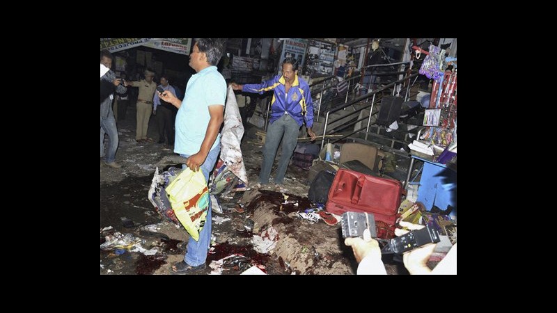 India, duplice esplosione a Hyderabad: morte almeno 12 persone
