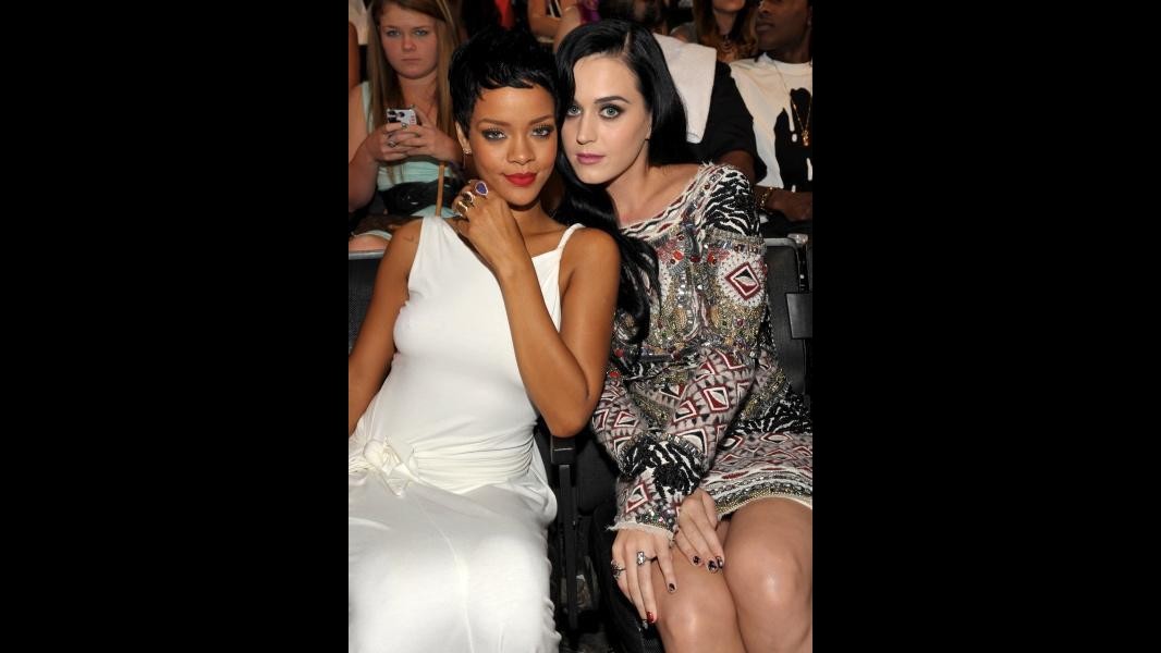 Katy Perry manda auguri buon compleanno a Rihanna: sono tornate amiche