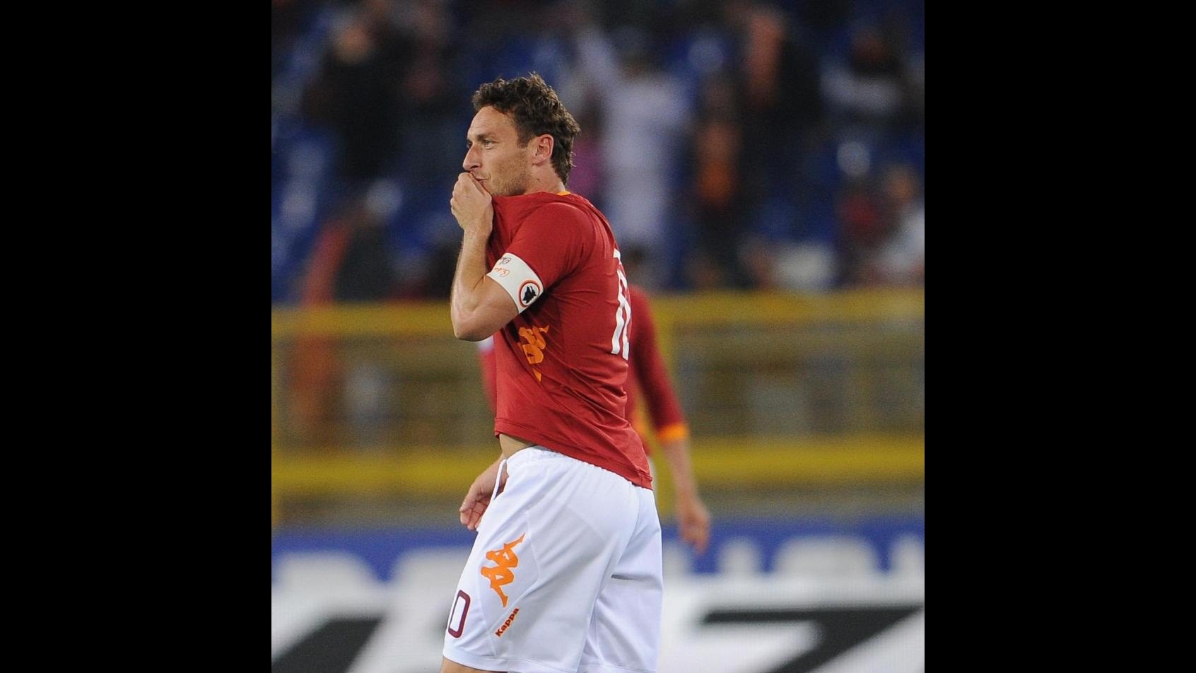 Roma, festa a sorpresa per Totti a Trigoria