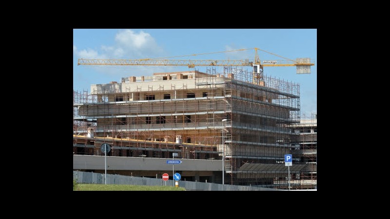 Istat: Tonfo produzione edile, -14,2% nel 2012