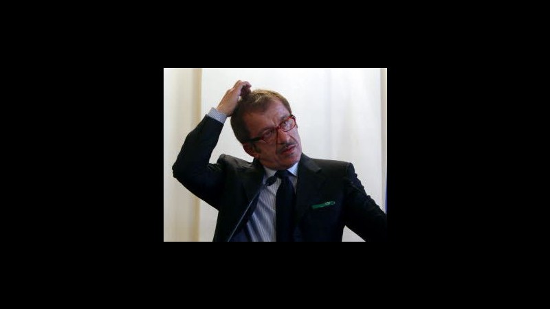 Elezioni, Maroni: Bersani fa scouting?E’ compravendita alla Berlusconi