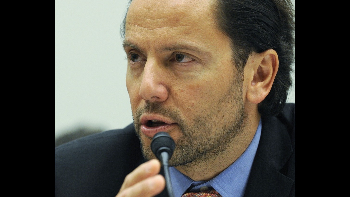Zingales lascia partito di Giannino: Ha falso master in curriculum