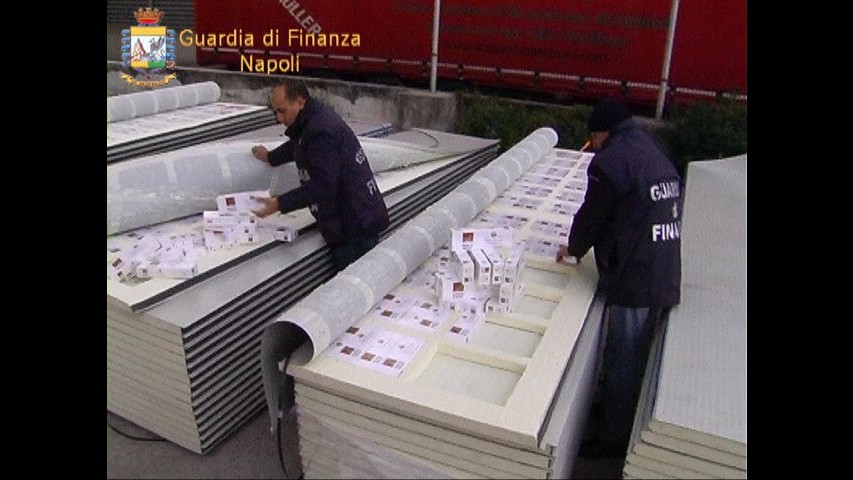 Napoli, sequestrate 4 tonnellate sigarette contrabbando