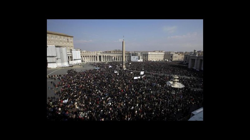 Benedetto XVI alla folla: Rifiutare la tentazione del potere