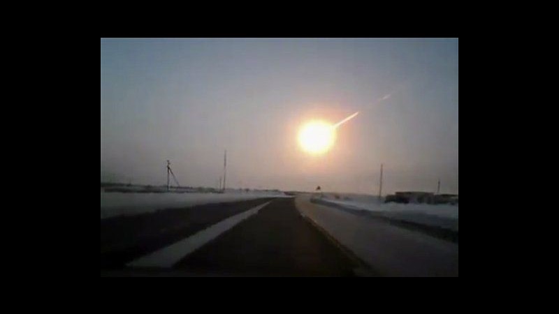 Paura in Russia per pioggia di meteoriti: 1.100 feriti in zona Urali
