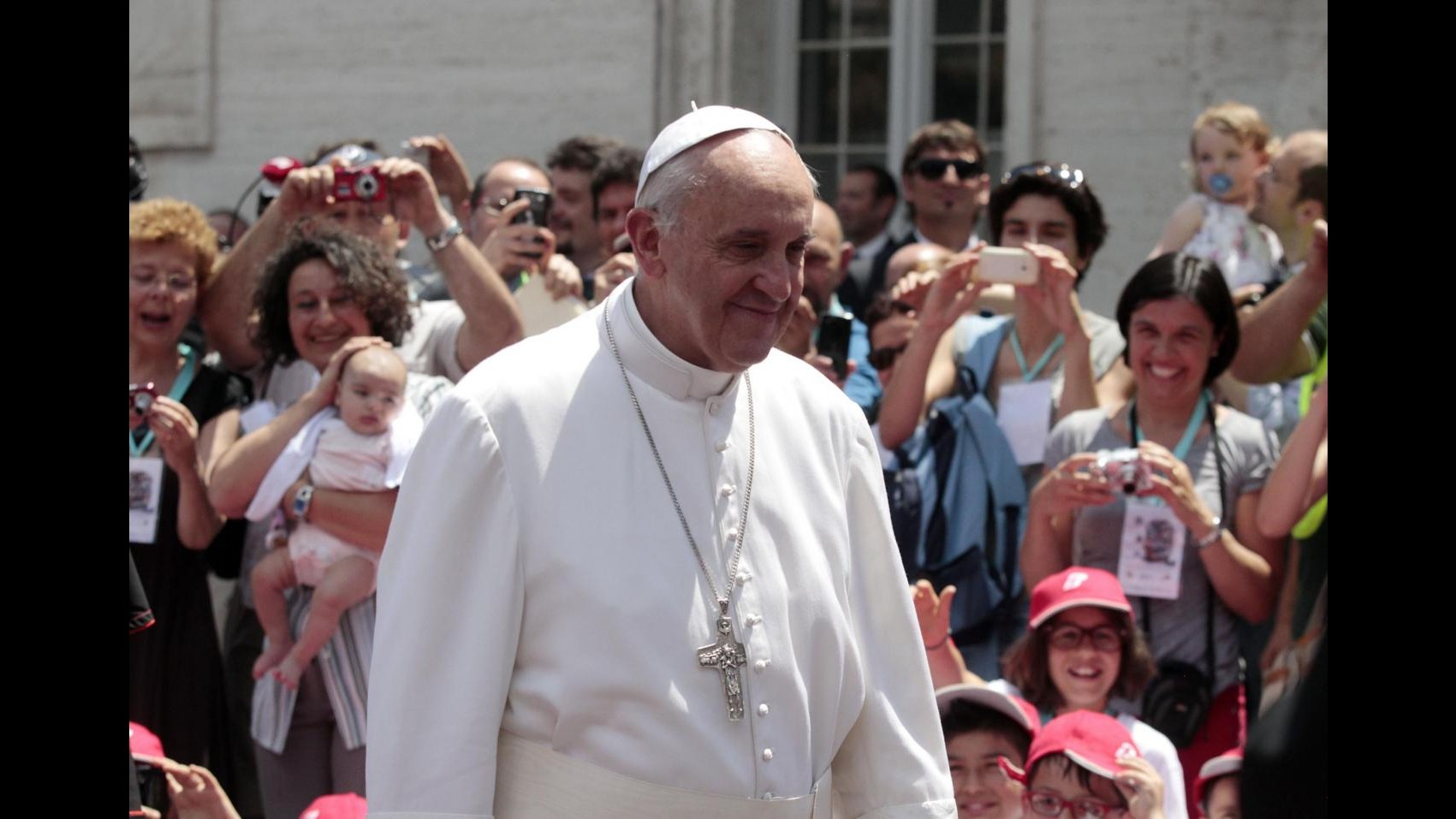Papa: Chiedo perdono per preti pedofili