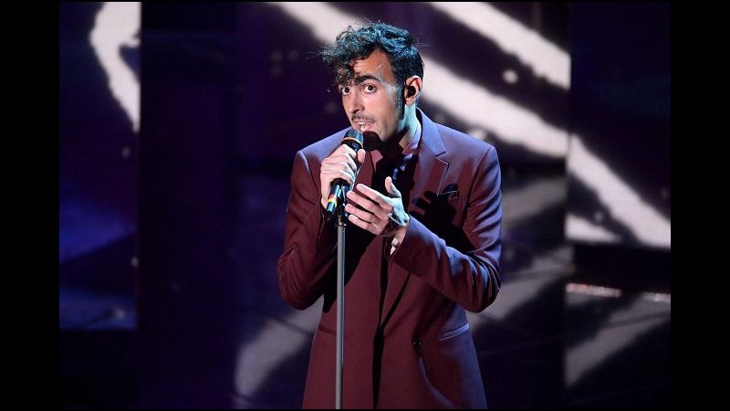 Sanremo, Mengoni primo in classifica provvisoria: premiati i talent