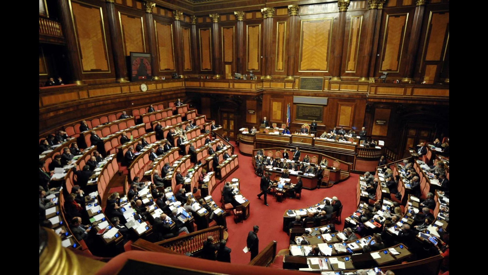 Senato, proteste M5S durante voto di scambio politico mafioso