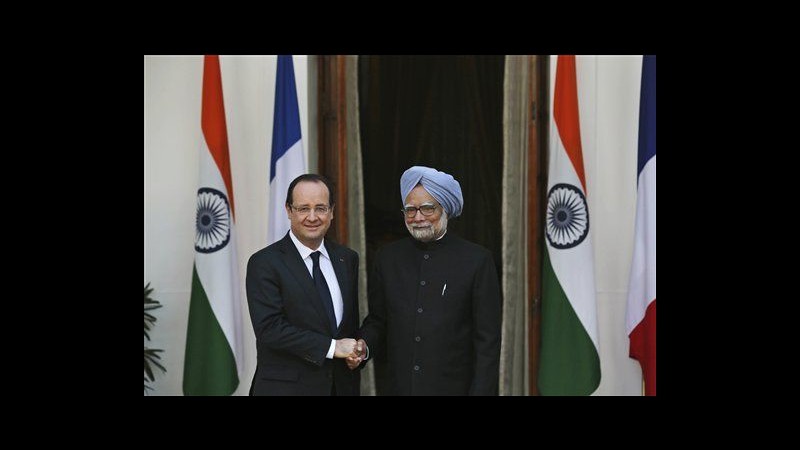 Hollande incontra Singh in India: colloqui su nucleare e jet militari