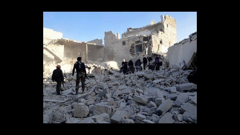 Siria, scontri tra ribelli e soldati per controllo aeroporto di Aleppo