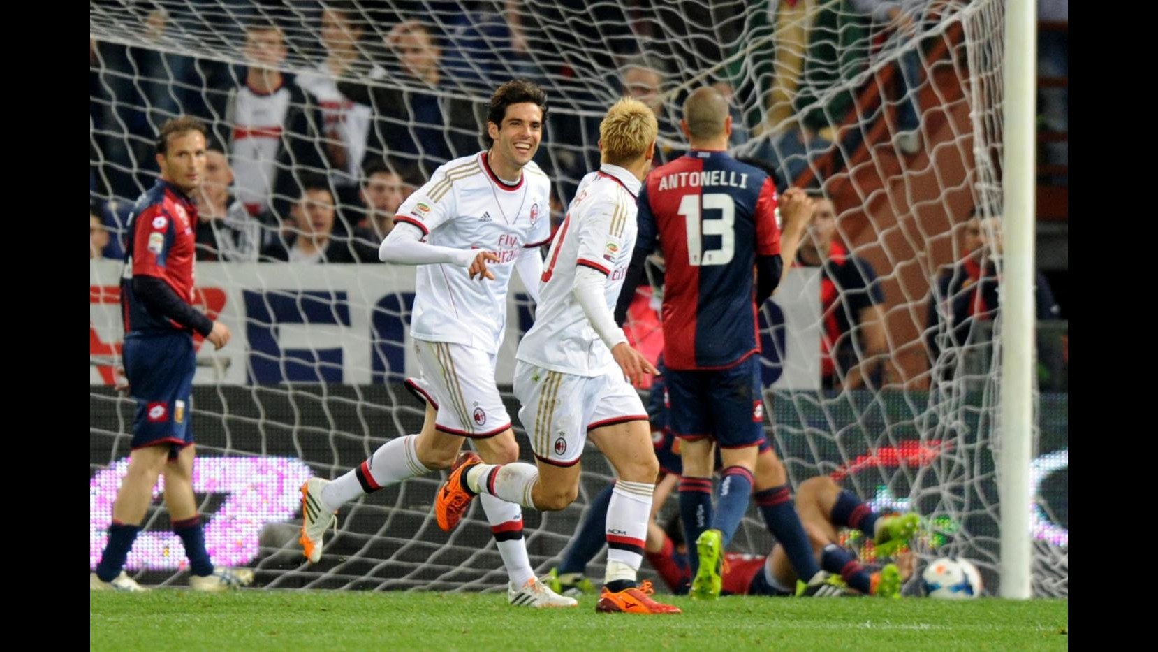 Serie A, Milan espugna Marassi: terza vittoria di fila, Europa a -5