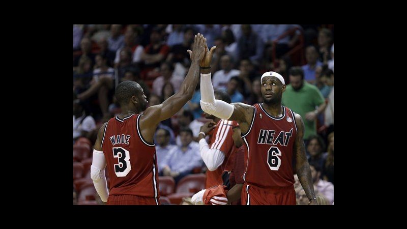 Nba, Gallinari salta derby con Bargnani. LeBron James da record