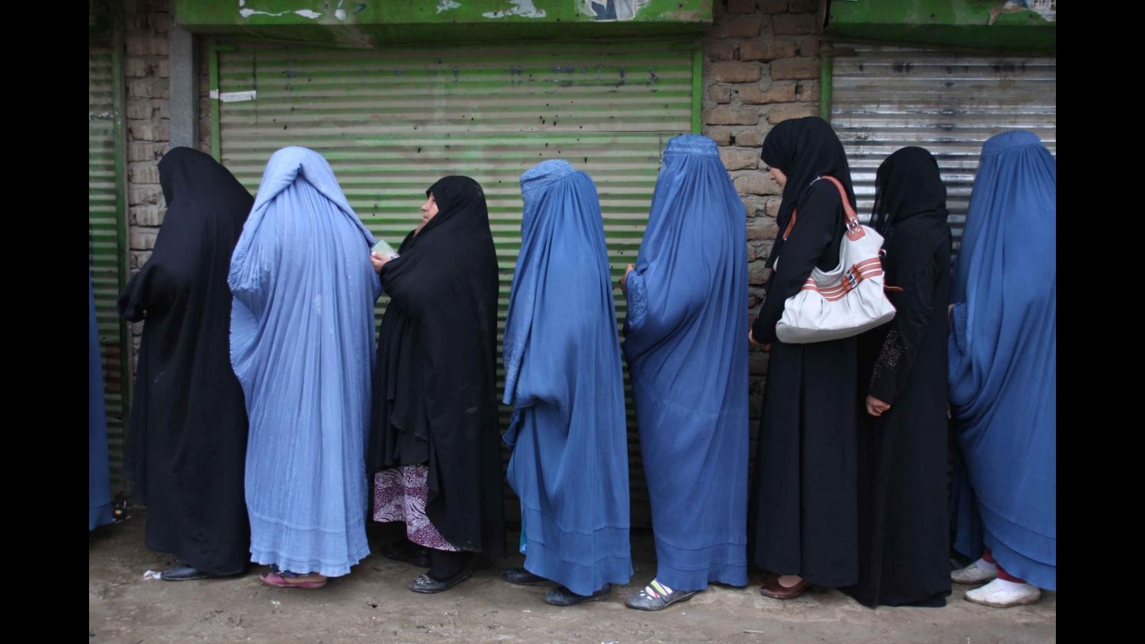 Afghanistan, commissione elettorale: Hanno votato 7 milioni cittadini