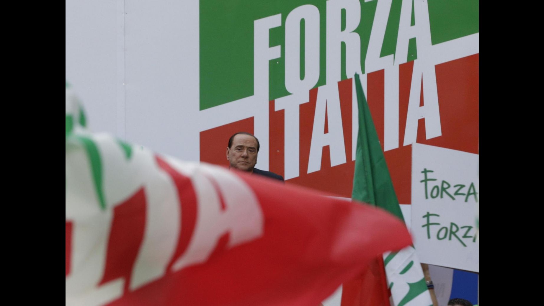 Berlusconi: La riforma del Senato è inaccettabile. Ma poi scrive: Sosteniamo patto con Renzi