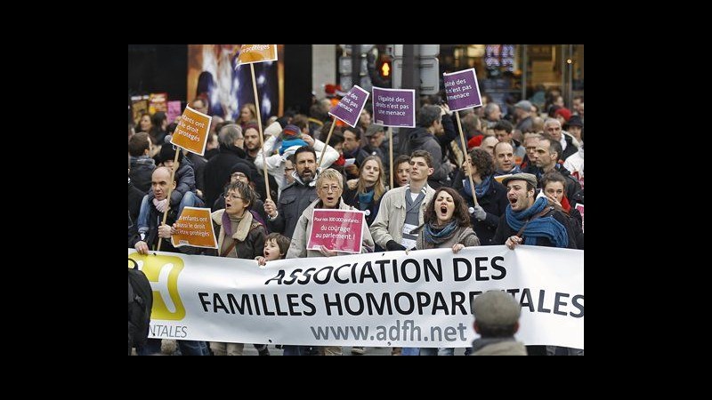 Francia, Assemblea nazionale approva nozze e adozioni gay