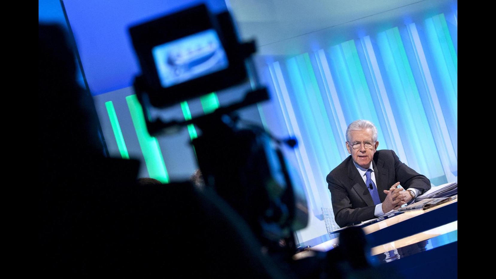 Monti: Ritirare tutte le pubblicità offensive, volgari e sessiste