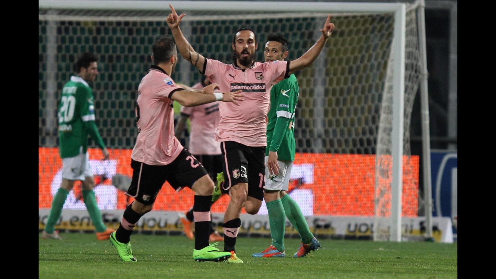 Serie B, Palermo-Avellino 2-0 nell’anticipo: Barreto e Bolzoni avvicinano i rosanero alla A