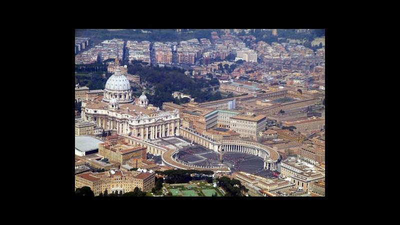 Dimissioni Papa, San Pietro set televisivo: parte circo mediatico