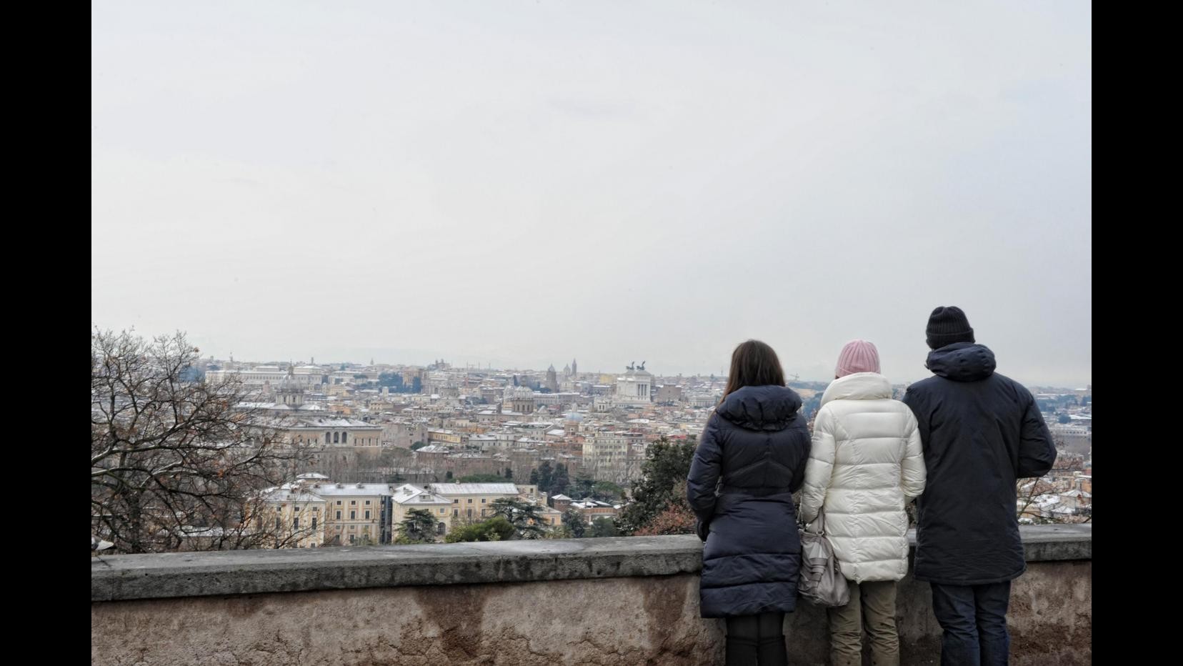 Roma, soltanto qualche fiocco di neve all’alba ai Castelli