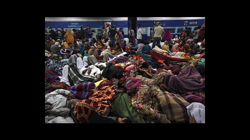 India, calca in stazione durante Kumbh Mela: 36 morti, 30 feriti