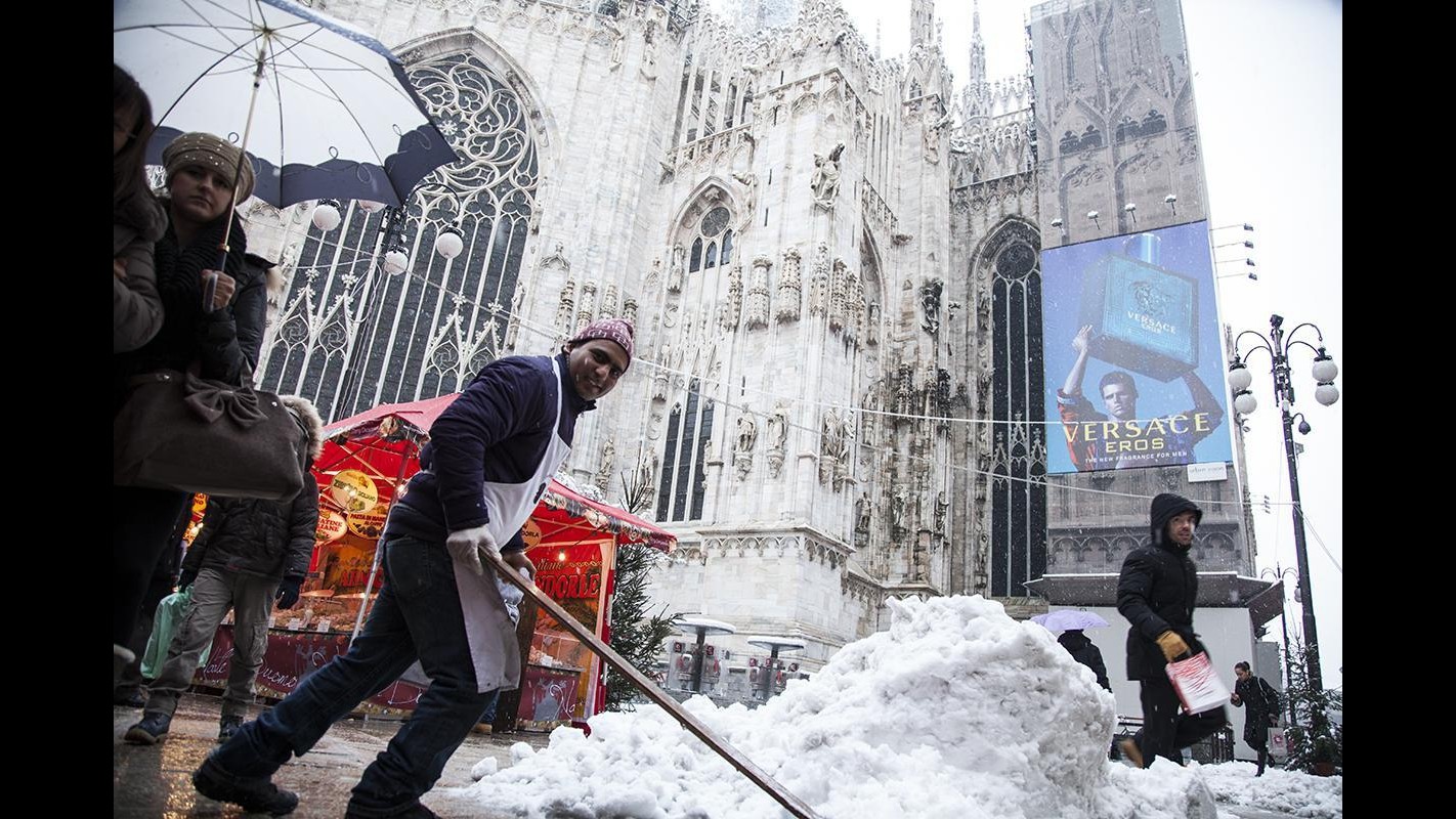 Milano, primi fiocchi in città ma l’allerta vera è per le prossime ore