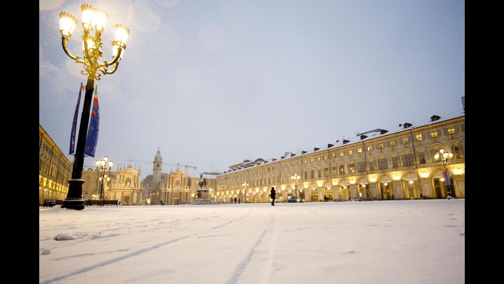 Torino, nevicata nella notte, previste precipitazioni fino a domani
