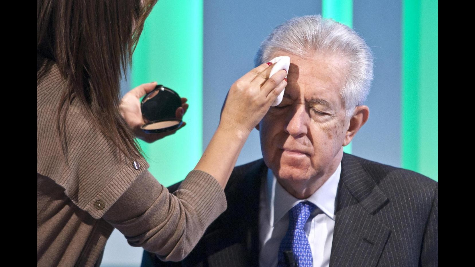Monti si mette a caccia dei ‘camaleonti’ Berlusconi, Bersani e Vendola