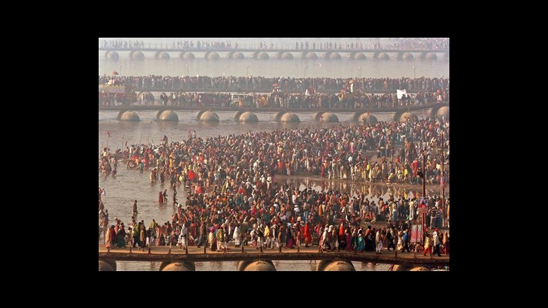 India, oggi 30 milioni di indù si bagnano nel Gange per ripulire peccati