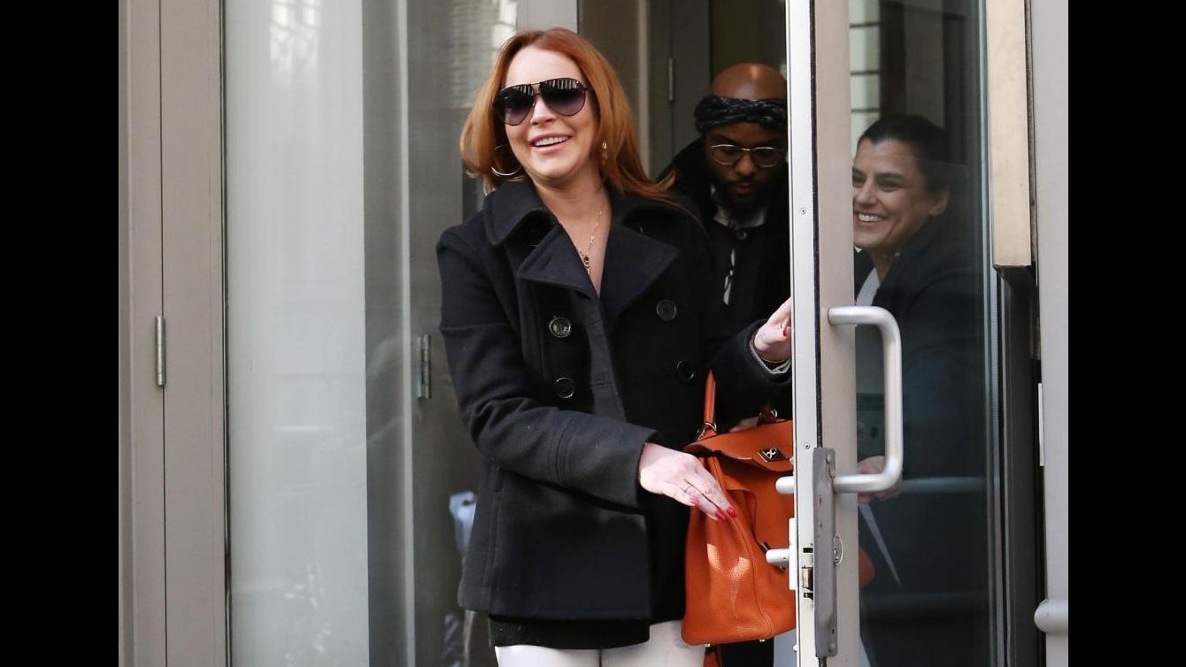 Lindsay Lohan senza soldi? Respinte carte di credito e rehab gratuito