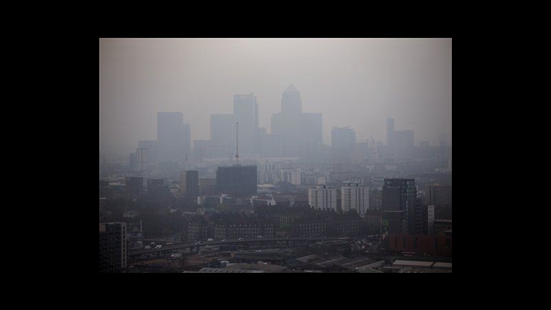 Regno Unito soffoca sotto smog e sabbie Sahara: allarme inquinamento
