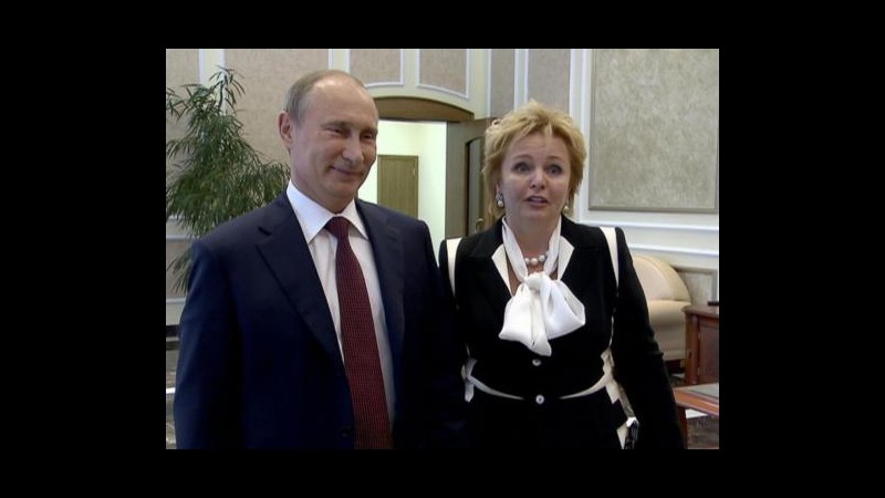 Putin divorzia dalla moglie: e lei sparisce dalla biografia